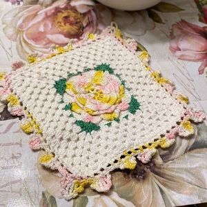 Vintage crocheted double layer hot pad 7” x 7”